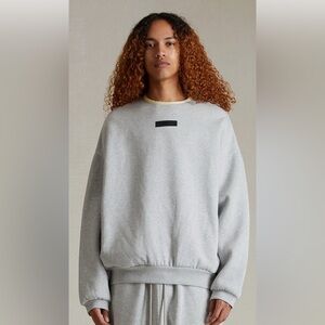 Fear of God Essentials Oversize Fleece Crewneck – Light Heather Grey (M)
